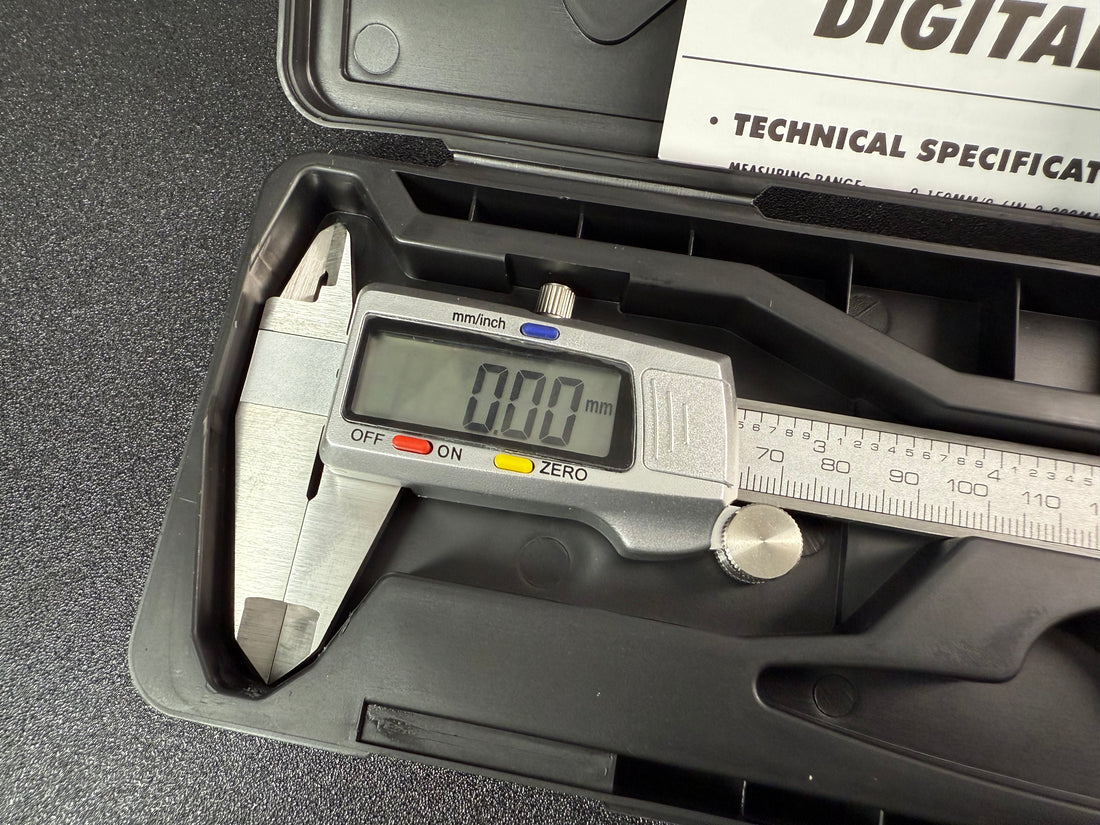 Stainless Steel Electronic Digital Caliper with Plastic Case