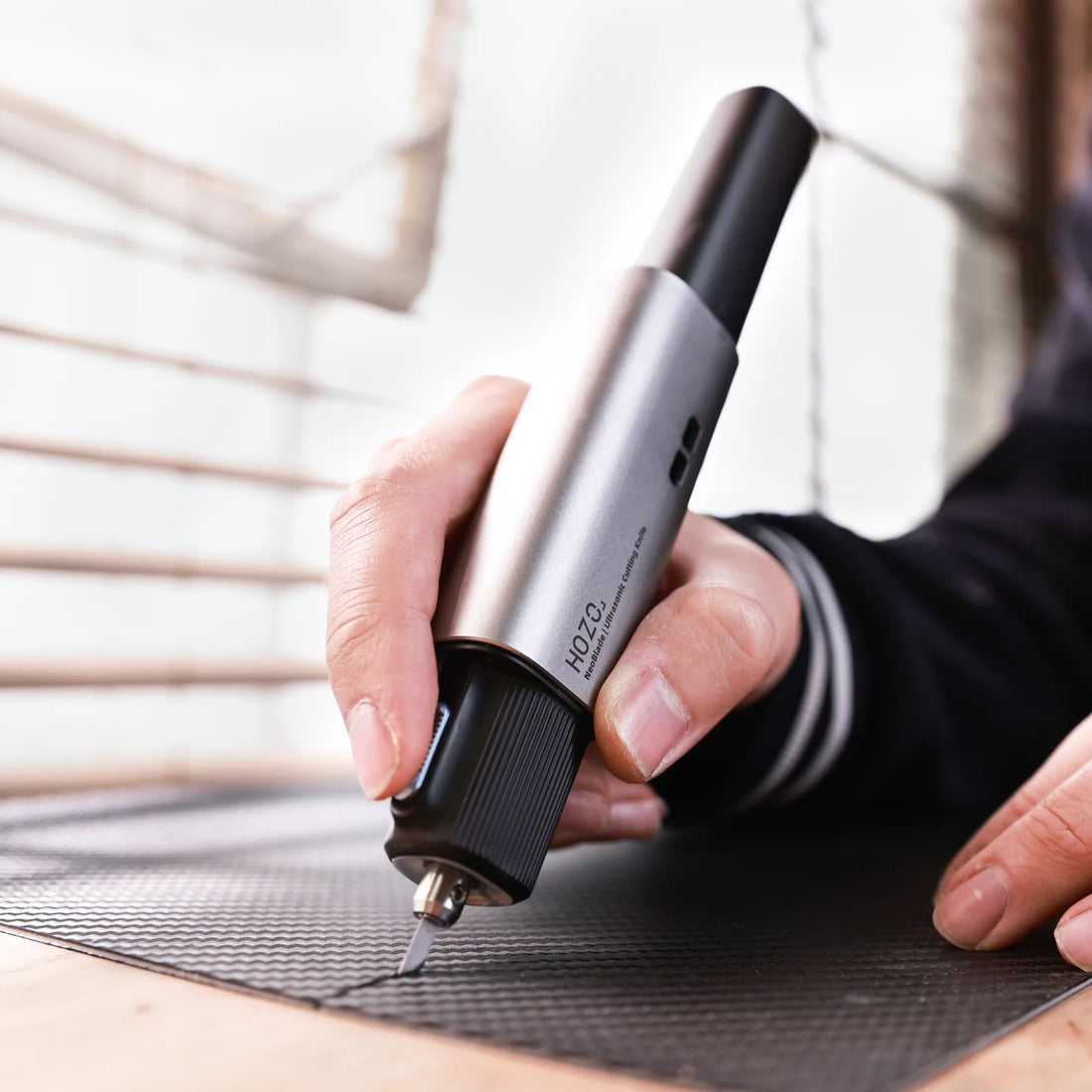 HOZO Neoblade-Wireless Ultrasonic Cutter
